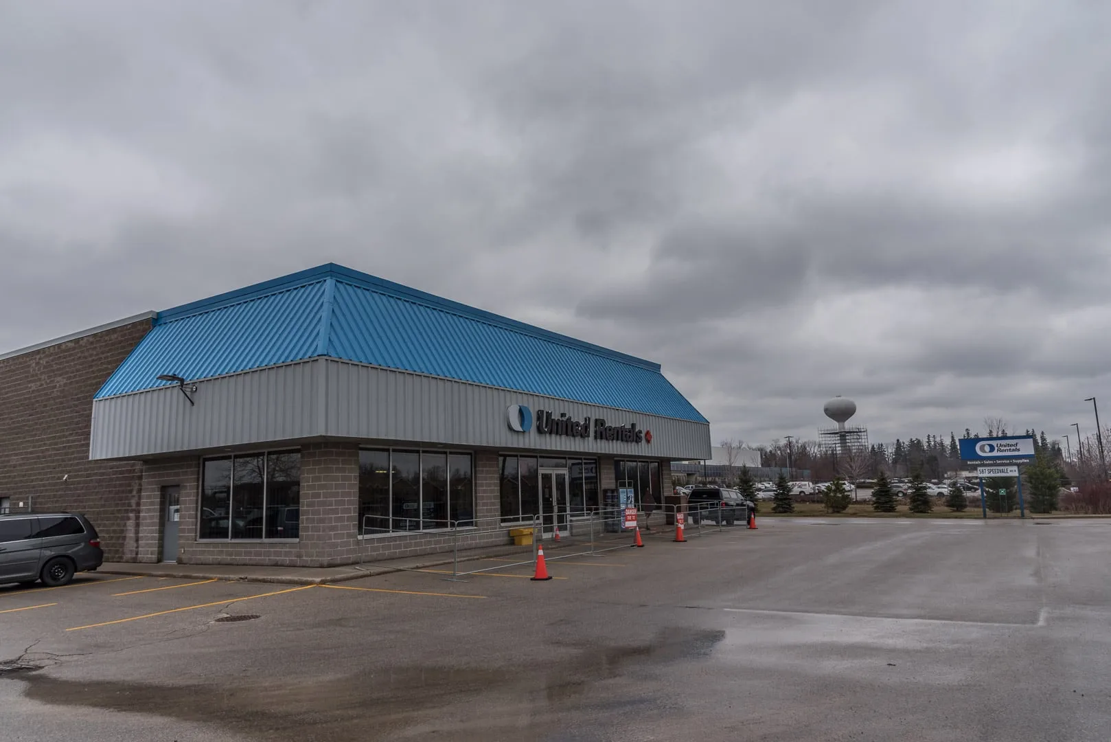 United Rentals building exterior in Guelph with new LED wall-pack lighting